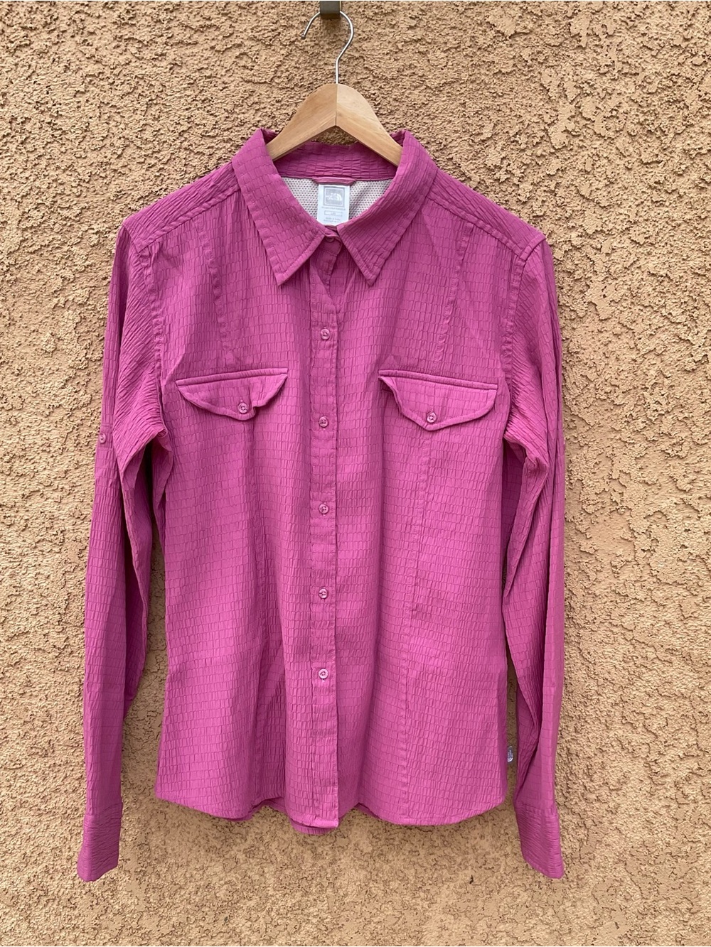 The North Face Women’s Pink Textured Button Front Roll Tab Shirt Sz L Outdoors